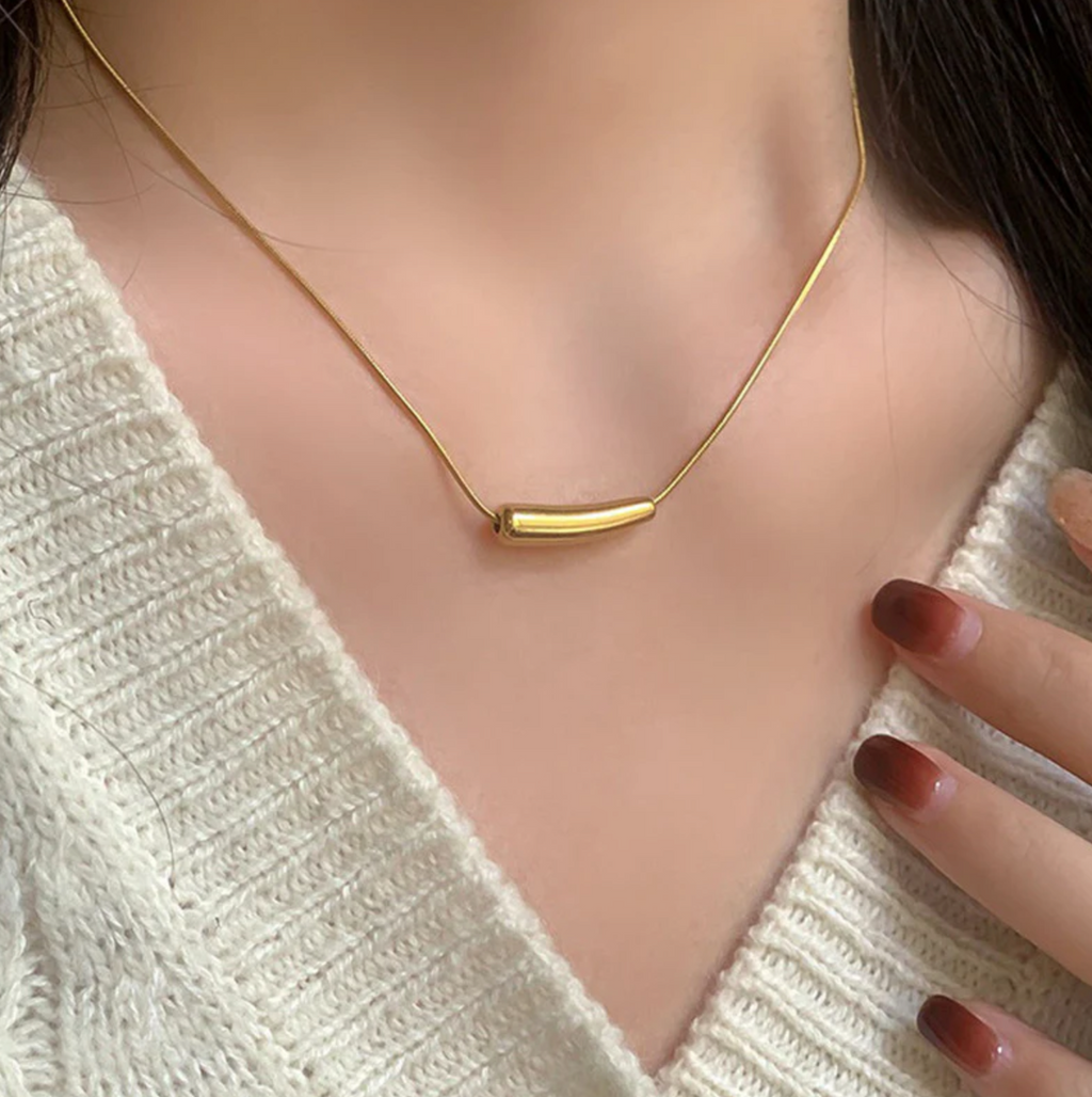 Minimalistic Teardrop Necklace