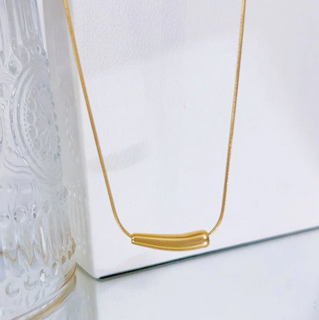 Minimalistic Teardrop Necklace