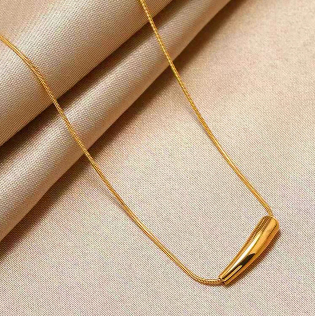 Minimalistic Teardrop Necklace