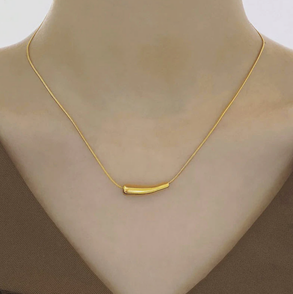 Minimalistic Teardrop Necklace