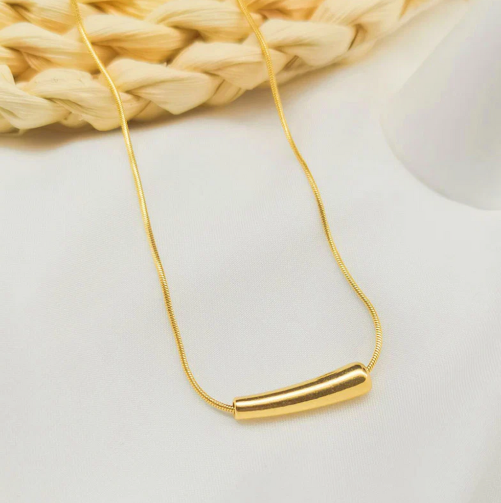Minimalistic Teardrop Necklace