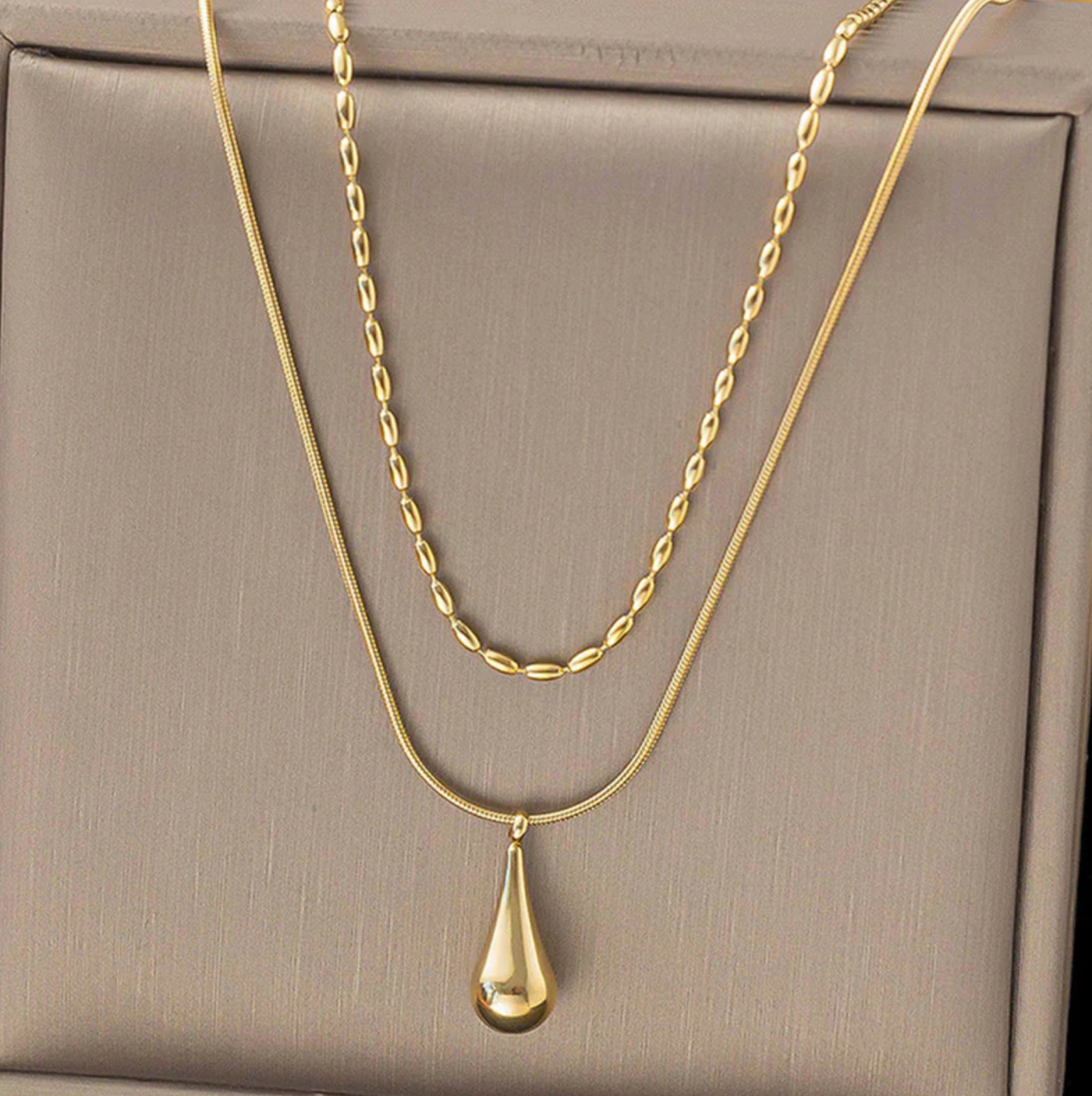 Minimalistic Teardrop Layered Necklace