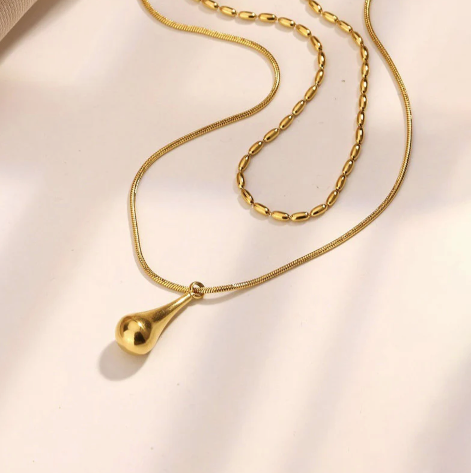 Minimalistic Teardrop Layered Necklace