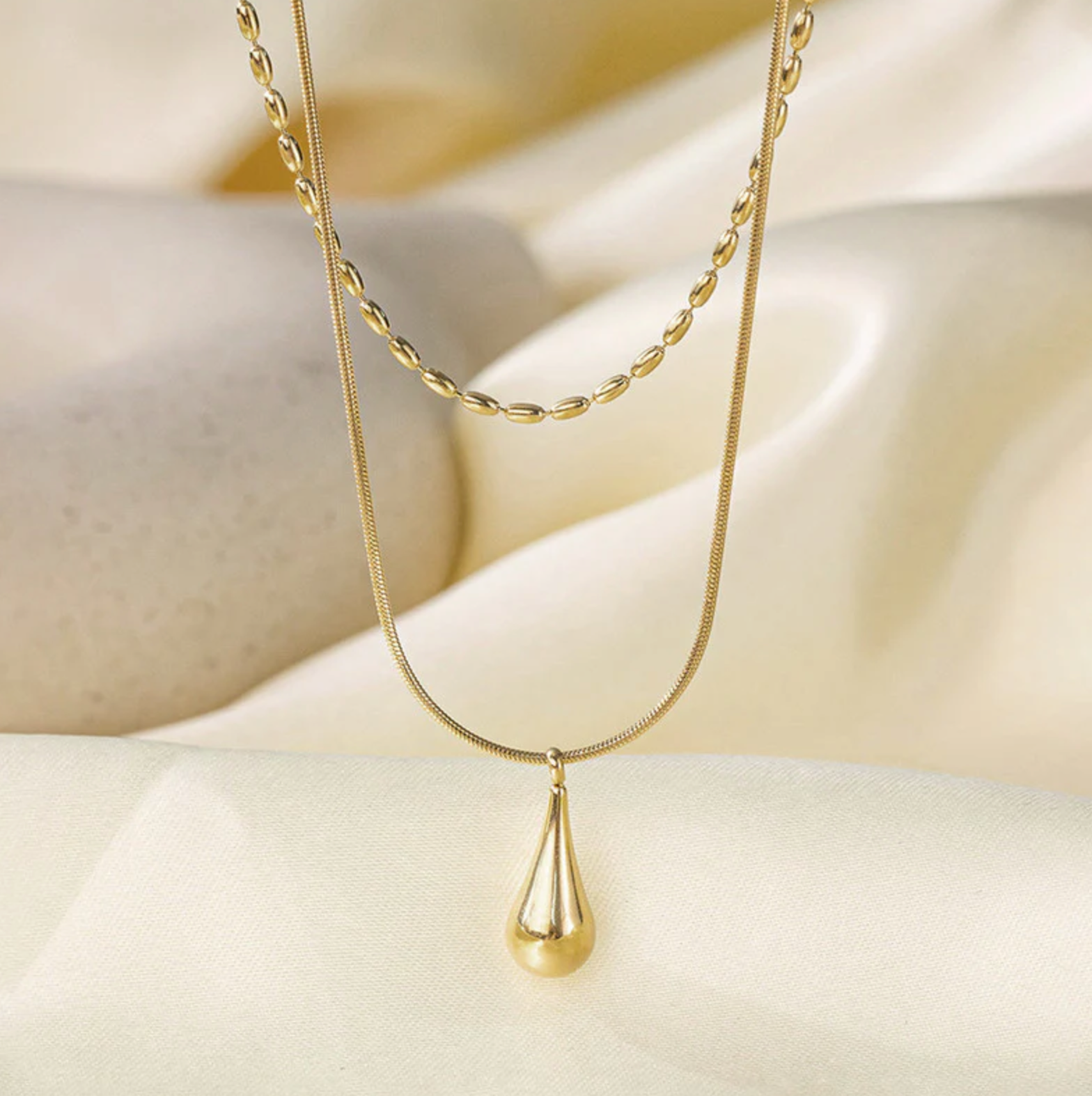 Minimalistic Teardrop Layered Necklace