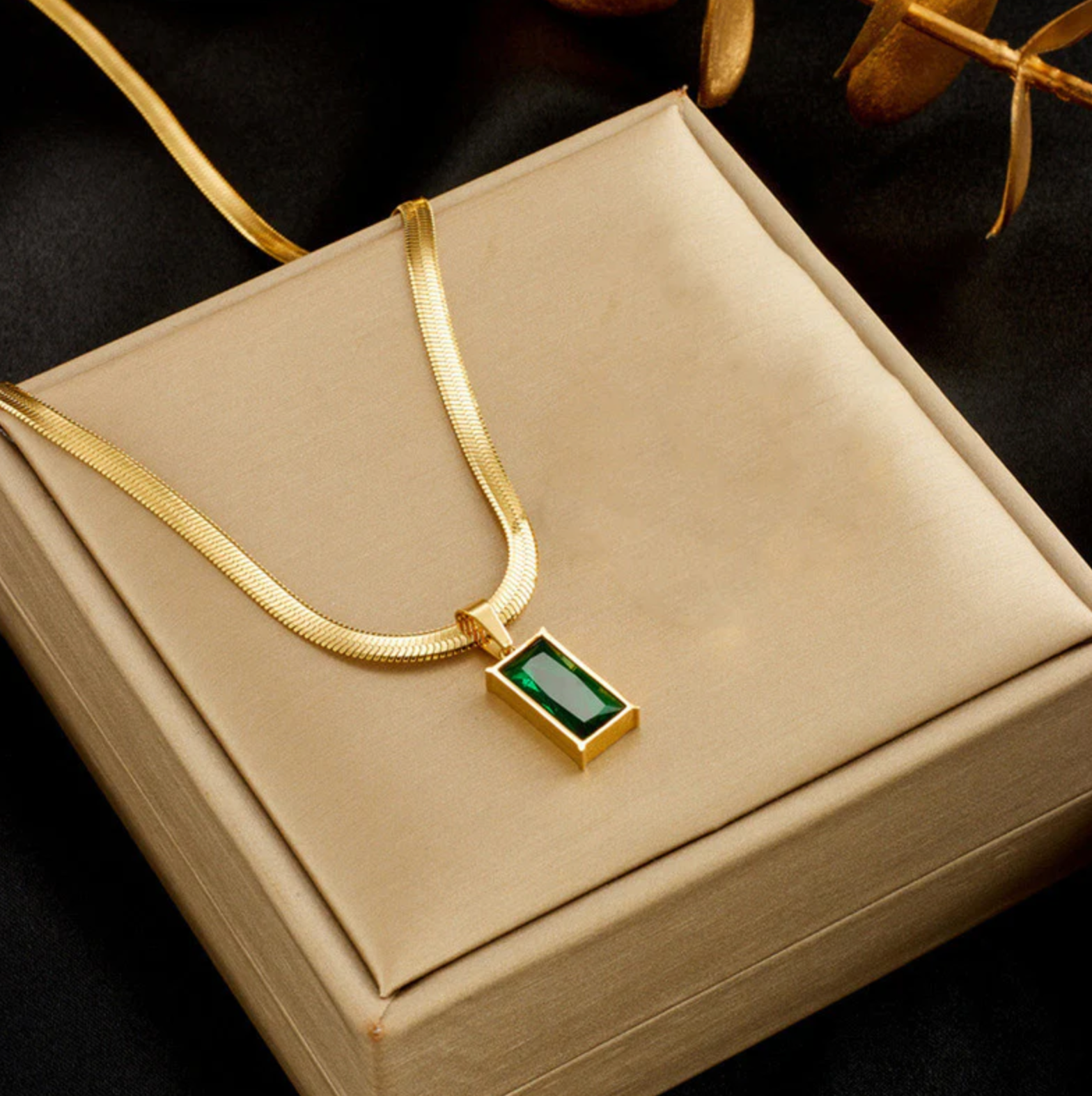 Green Geometric Pendant Necklace