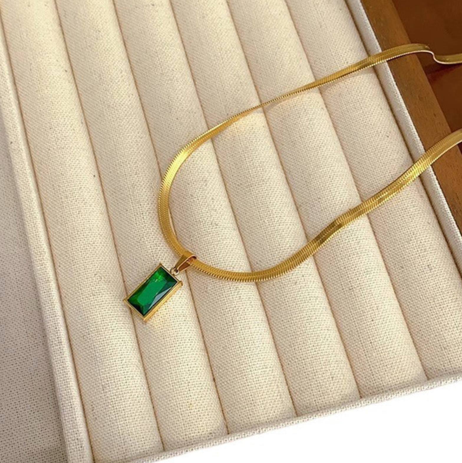 Green Geometric Pendant Necklace