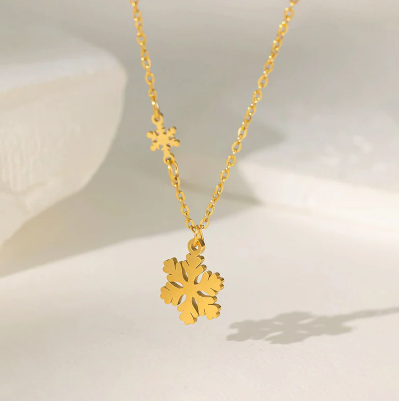 Snow Flake Pendant Necklace