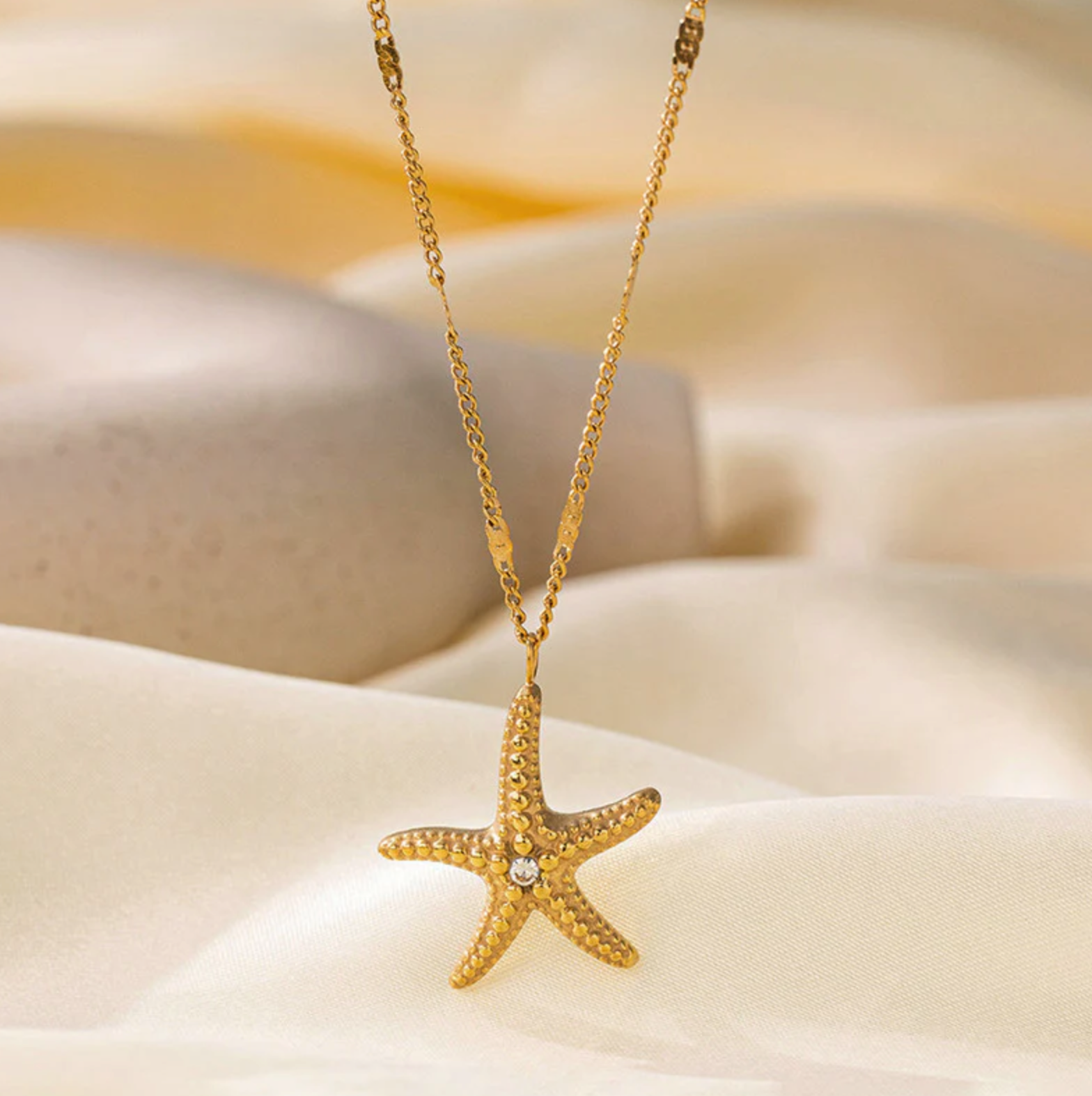 Star Themed Pendant Necklace