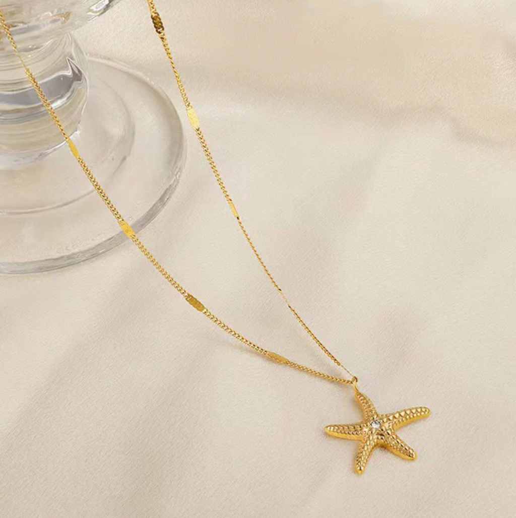 Star Themed Pendant Necklace