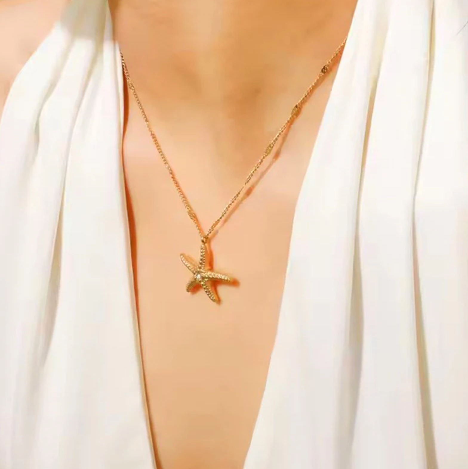 Star Themed Pendant Necklace