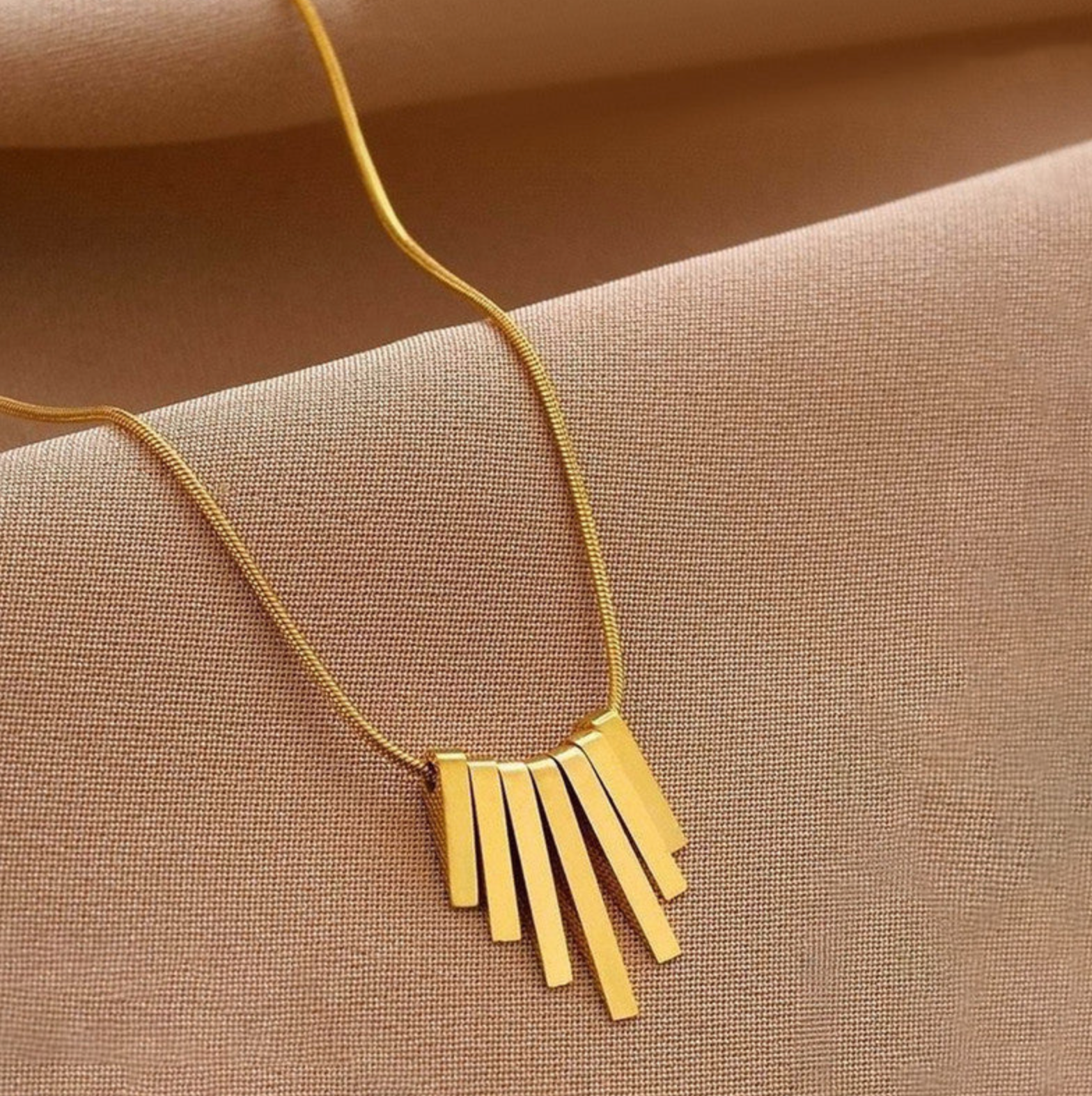 Dangling Stripes Pendant Necklace