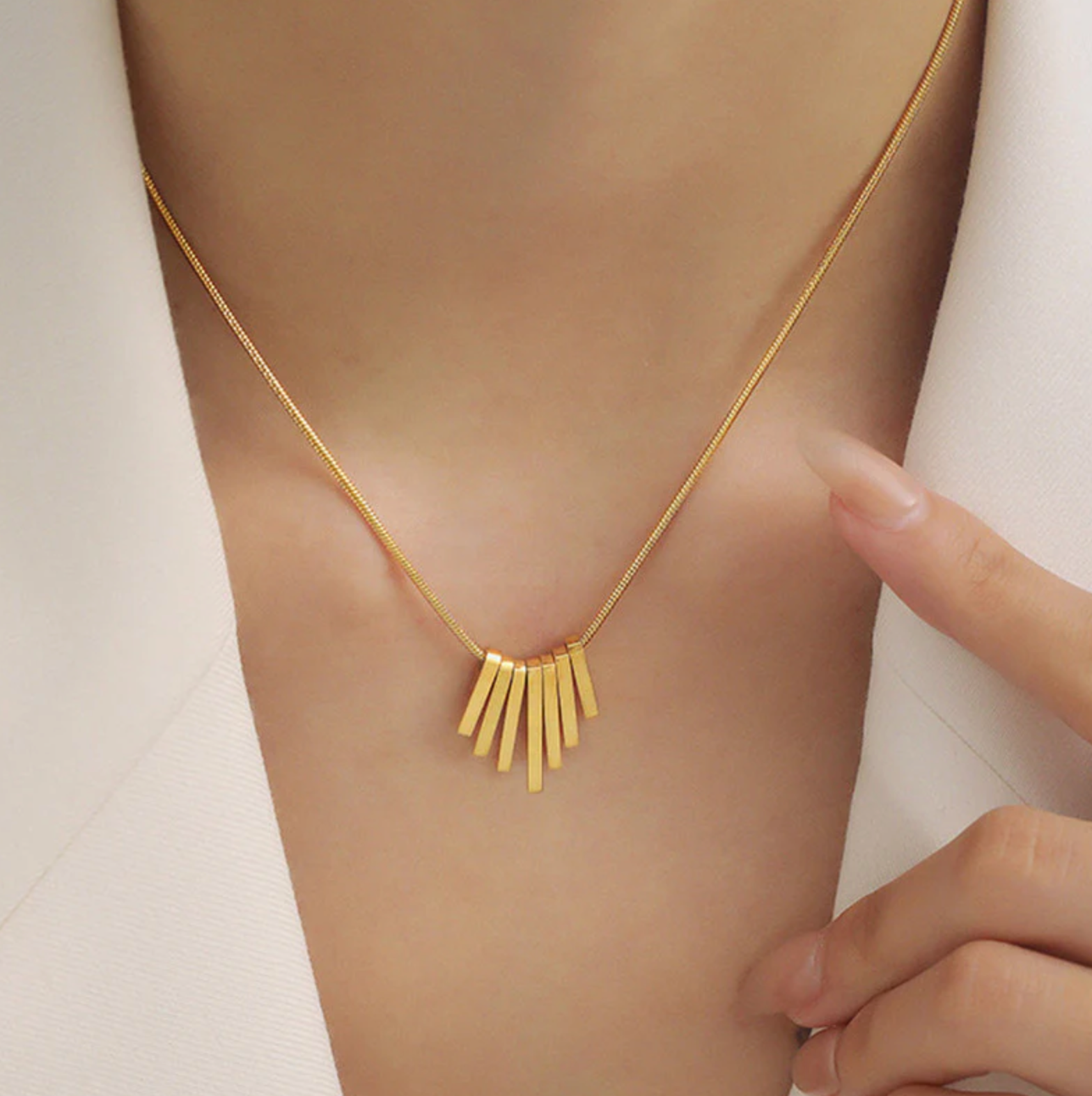 Dangling Stripes Pendant Necklace